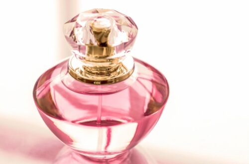 Le choix d’un parfum de luxe : comment trouver sa signature olfactive ?