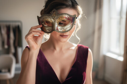Comment choisir un masque chic pour bal qui complète parfaitement votre tenue