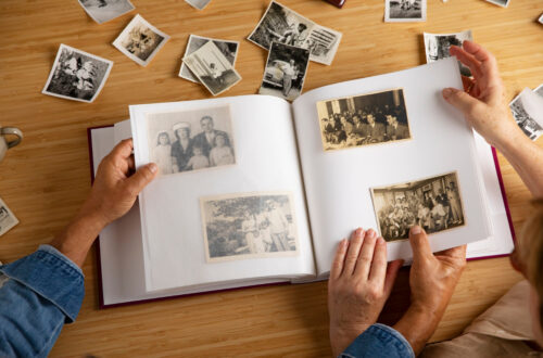 Album photo traditionnel ou moderne ? Trouver le style parfait pour un cadeau d’anniversaire