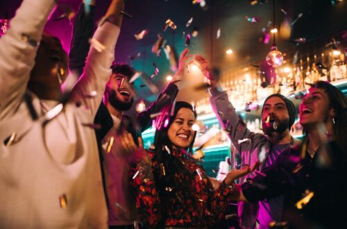 La meilleure boîte de nuit tendance à Paris sur les Champs Elysées