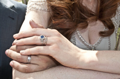 Tout ce que vous devez savoir sur la différence entre bague de fiançailles et bague de mariage avant de dire &lsquo;oui&rsquo;