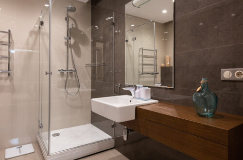 Optez pour une douche italienne luxe pour une salle de bain luxueuse