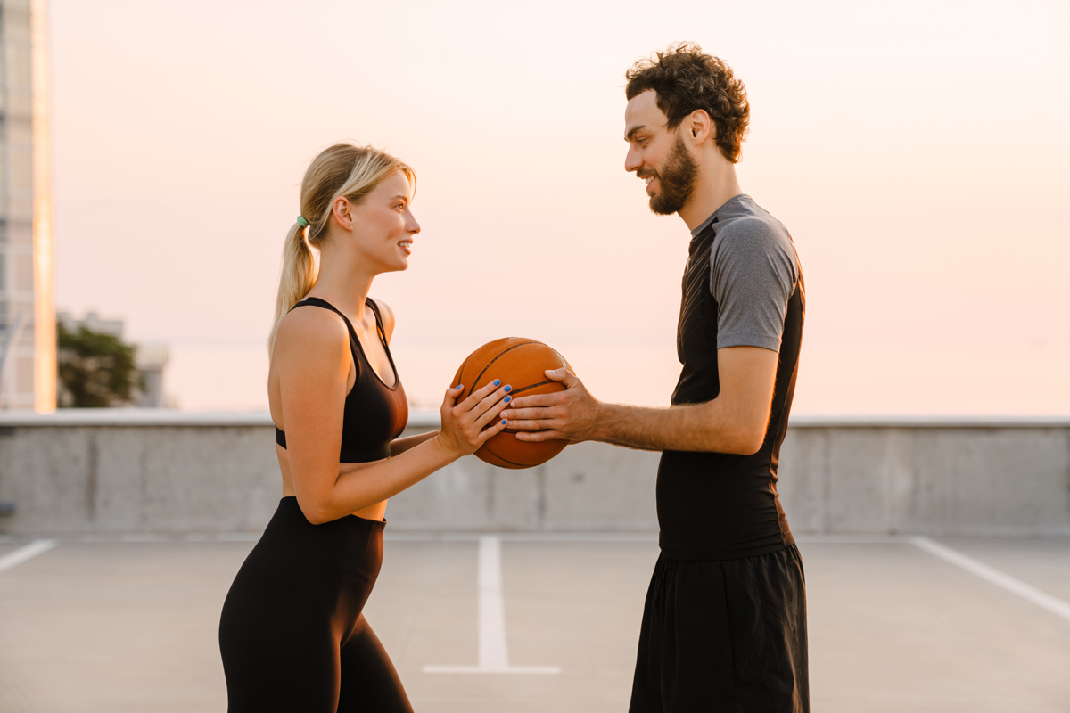 Quel est le comportement d'un homme attiré par une femme